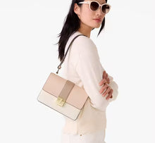 Cargar imagen en el visor de la galería, PHOEBE TURNLOCK