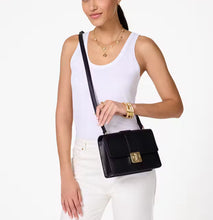 Cargar imagen en el visor de la galería, PHOEBE TURNLOCK