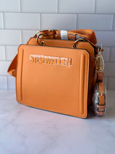 Cargar imagen en el visor de la galería, BEVELYN ORANGE CROSSBODY
