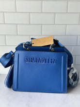 Cargar imagen en el visor de la galería, BEVELYN midnight blue crossbody
