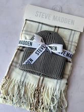 Cargar imagen en el visor de la galería, GIFT SET BUFANDA Y GORRO
