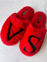 Cargar imagen en el visor de la galería, CLOSED TOE FAUX FUR SLIPPERS
