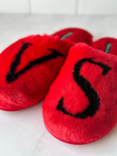Cargar imagen en el visor de la galería, CLOSED TOE FAUX FUR SLIPPERS
