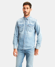 Cargar imagen en el visor de la galería, LEVI'S® BARSTOW WESTERN SHIRT STANDARD FIT
