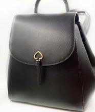 Cargar imagen en el visor de la galería, MEDIUM FLAP BACKPACK
