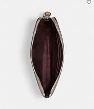 Cargar imagen en el visor de la galería, WRISTLET ONE ZIP
