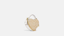 Cargar imagen en el visor de la galería, HEART CROSSBODY IN SIGNATURE CANVAS
