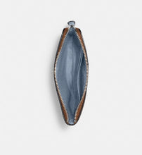 Cargar imagen en el visor de la galería, WRISTLET ONE ZIP SIGNATURE IN CANVAS
